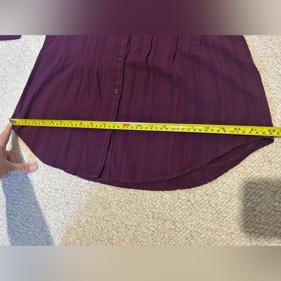Woolrich Dark Purple Casual button-up blouse. Size Medium. Subtle ribbing/stripe - Picture 11 of 15